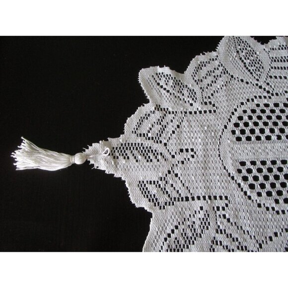 Vintage White Doily Style Table Runner with Tassels - Table Linen Home Décor - Picture 4 of 7